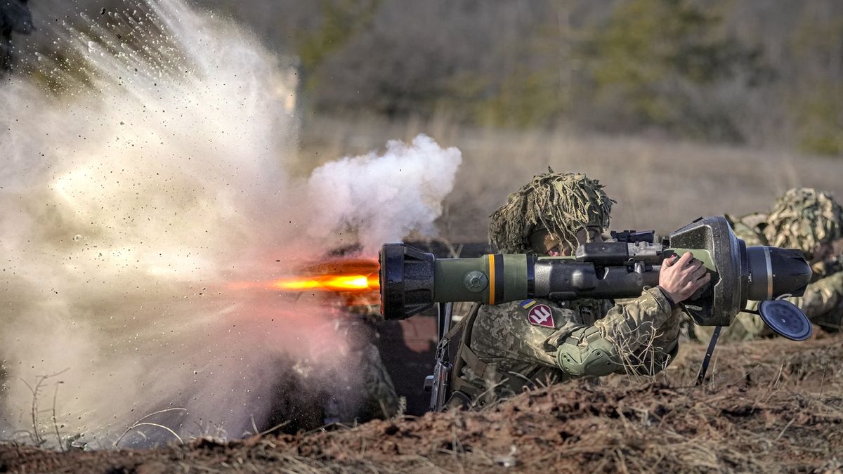 Ukrajině se daří odrážet ruské útoky v Donbasu, píše britská rozvědka